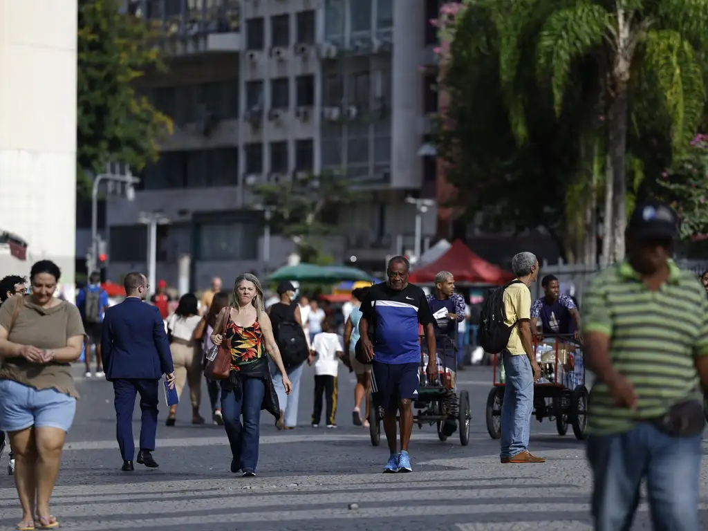 Brasil atinge menor desemprego para agosto em 12 anos