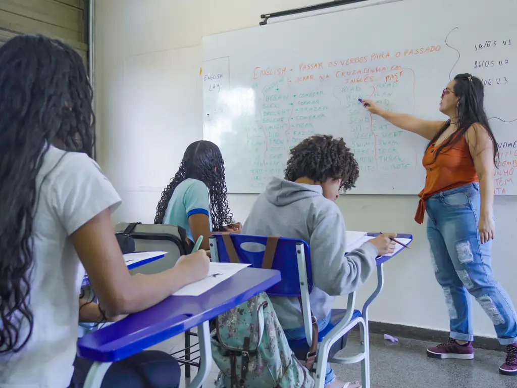 Brasil investe R$ 3.762 por aluno da educação básica ao ensino superior
