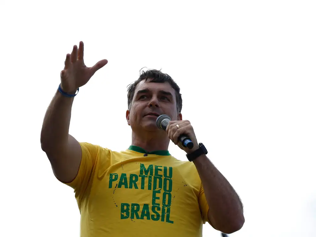 TSE mantém retirada de posts falsos sobre Nossa Senhora e Flávio