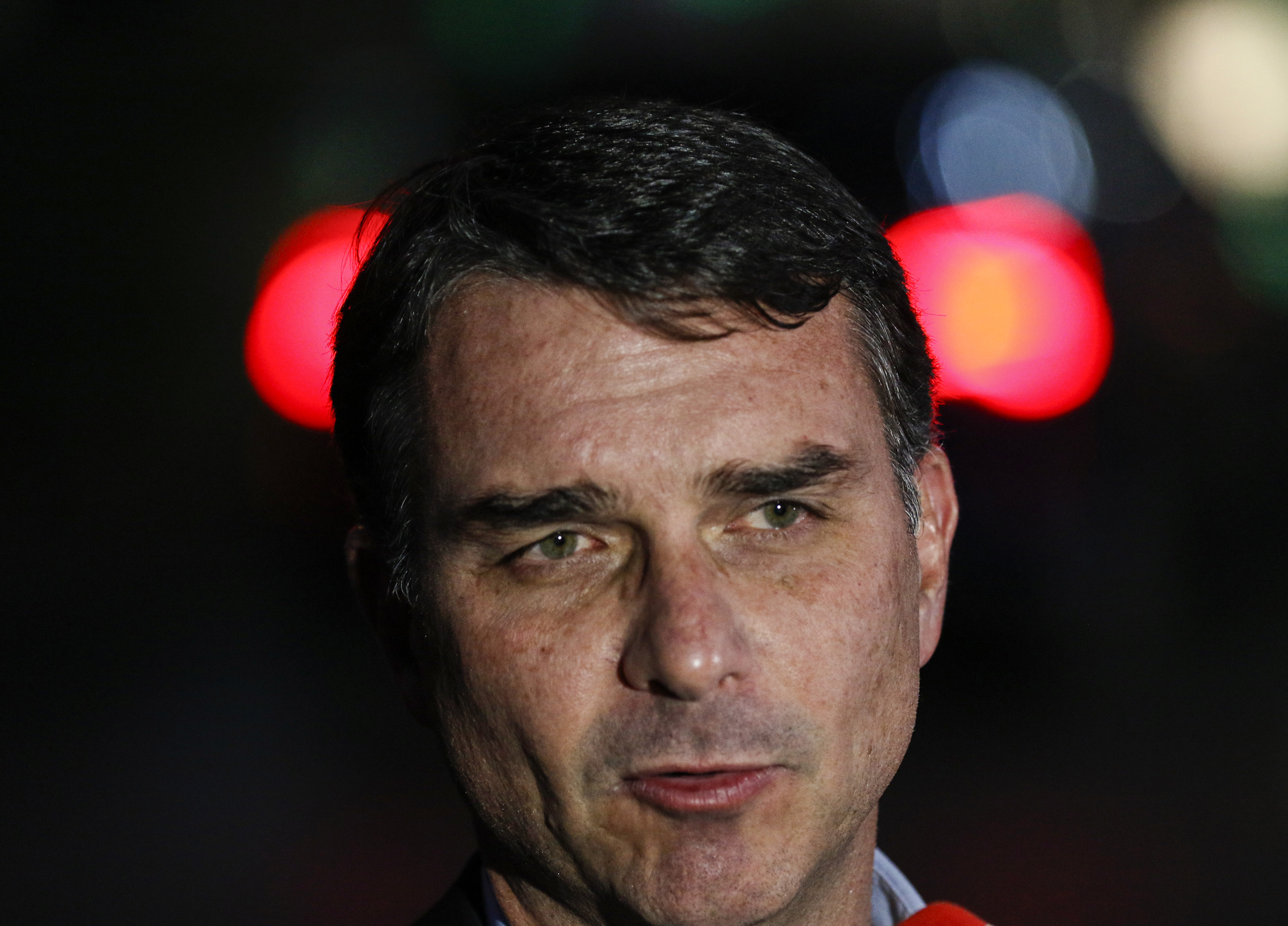 Flávio Bolsonaro desiste do debate da Globo