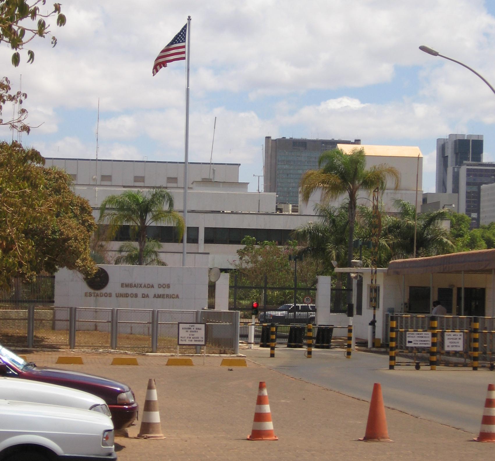 EUA suspendem vistos e atendimento em consulados no Brasil