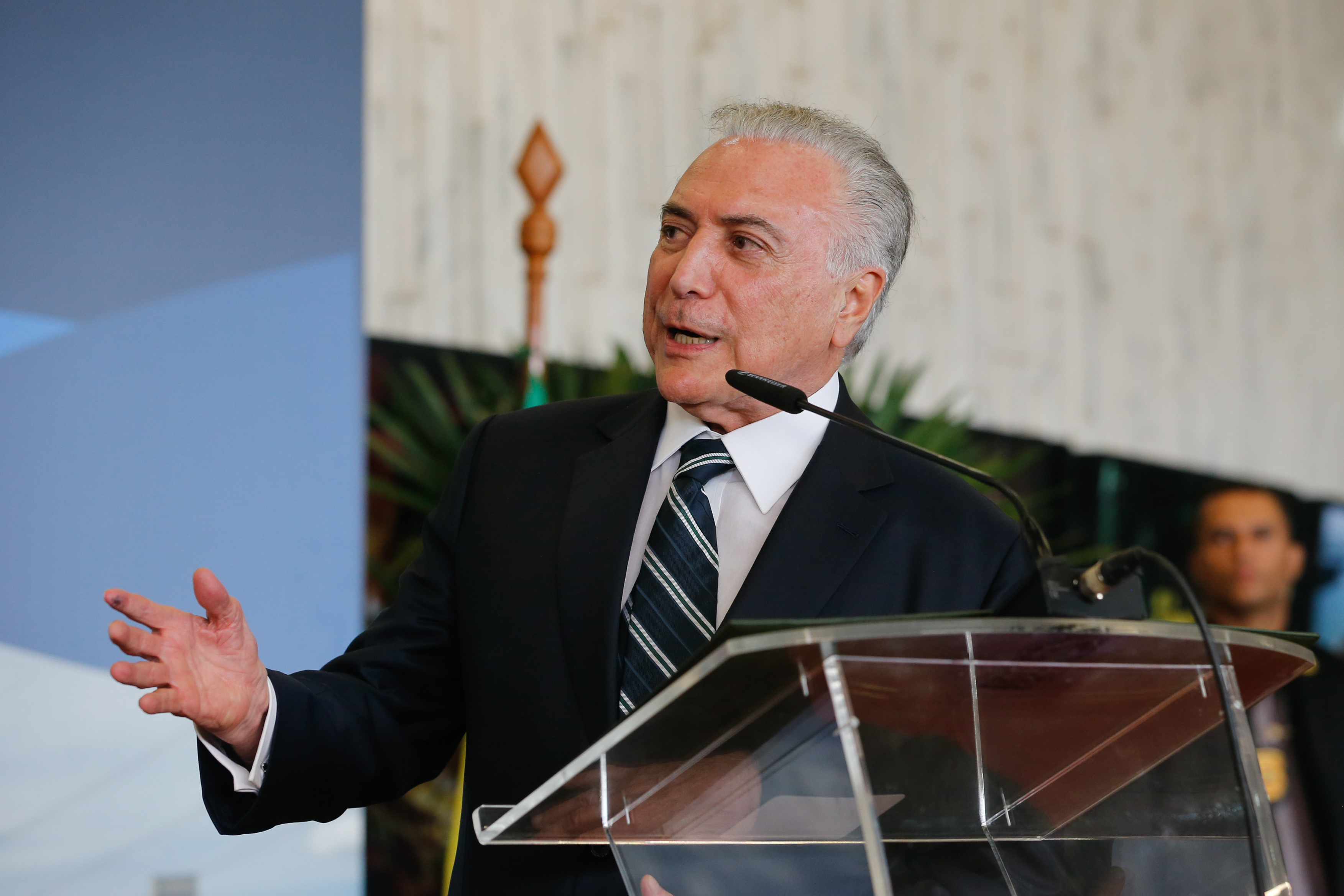 Temer declara apoio a Flávio Bolsonaro no 2º turno