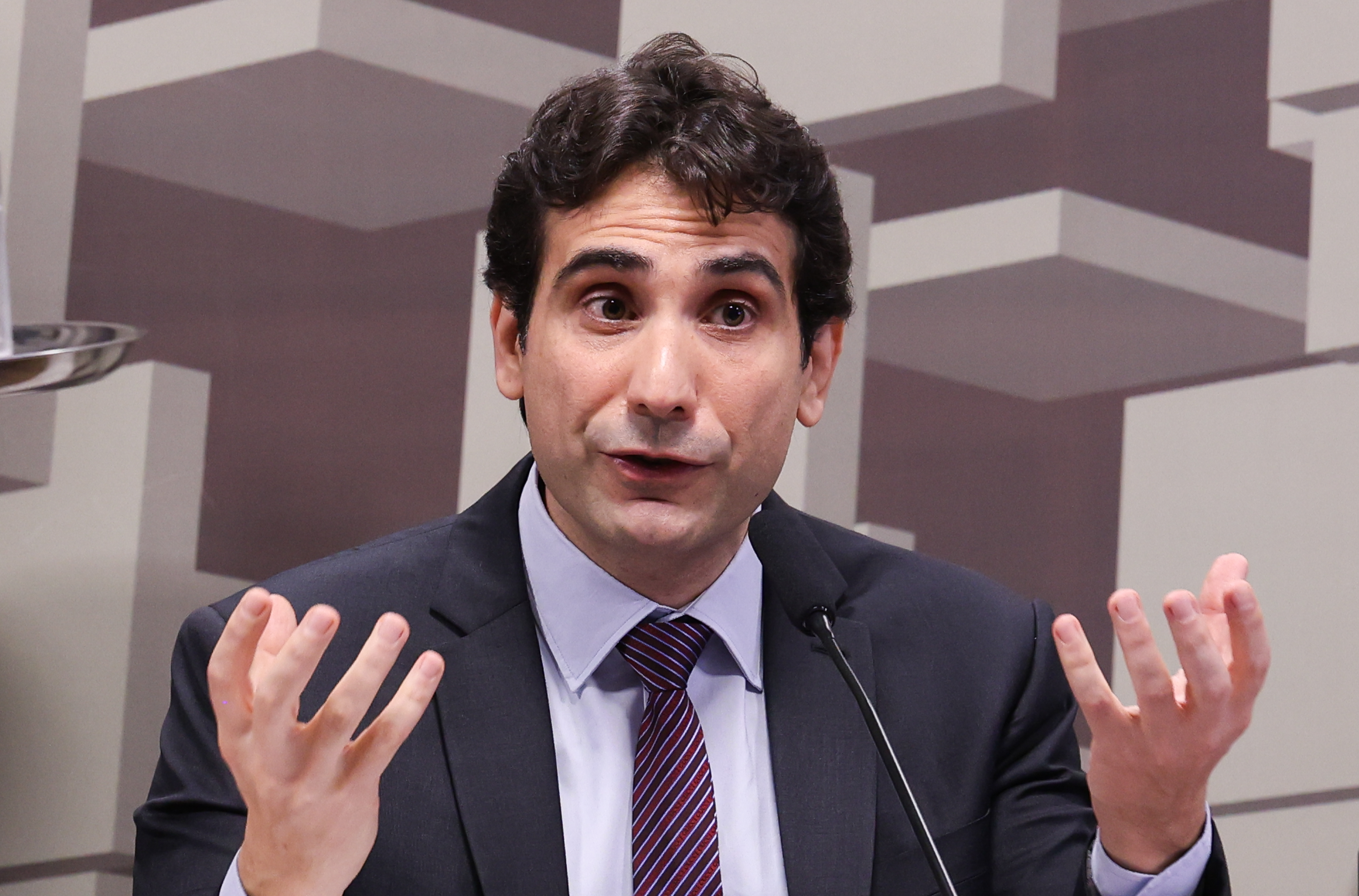 Galípolo depõe à PF como testemunha no caso Banco Master