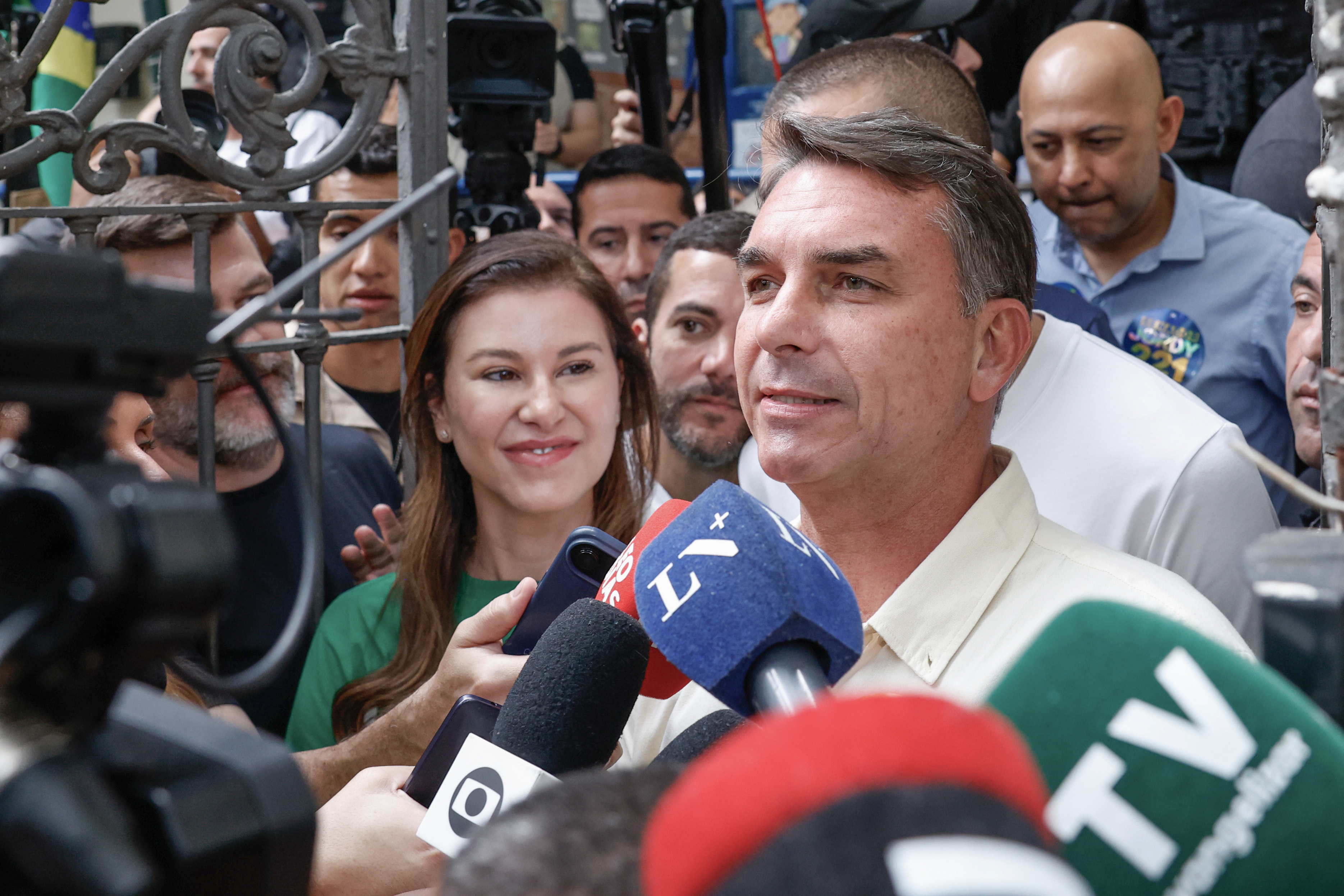 TSE: falha técnica deixou propaganda de Flávio sem som na TV