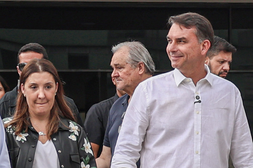 Flávio Bolsonaro almoça com cúpula da Globo antes de sabatina no JN