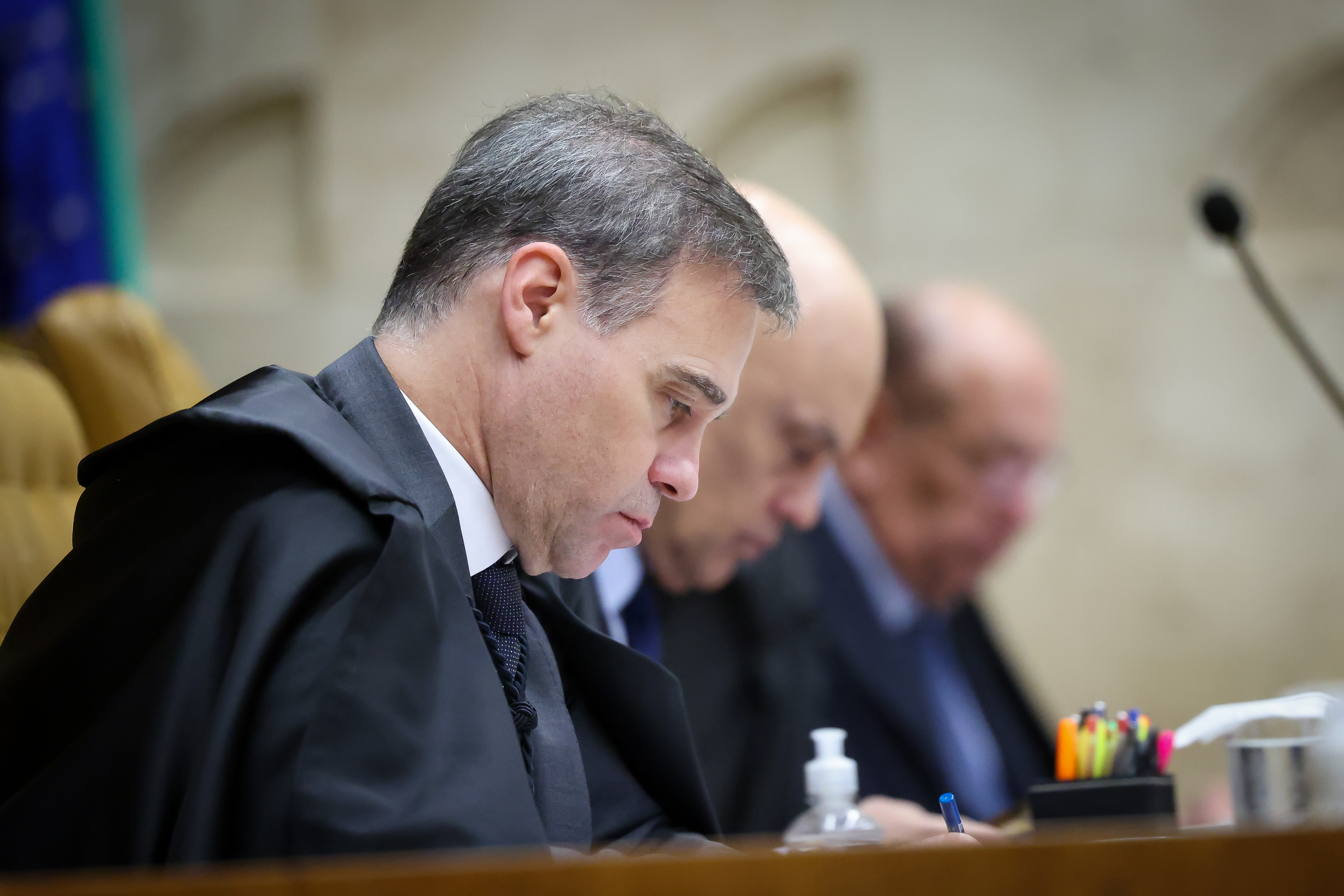 PGR se opõe a pedido de Moraes para investigar Mendonça