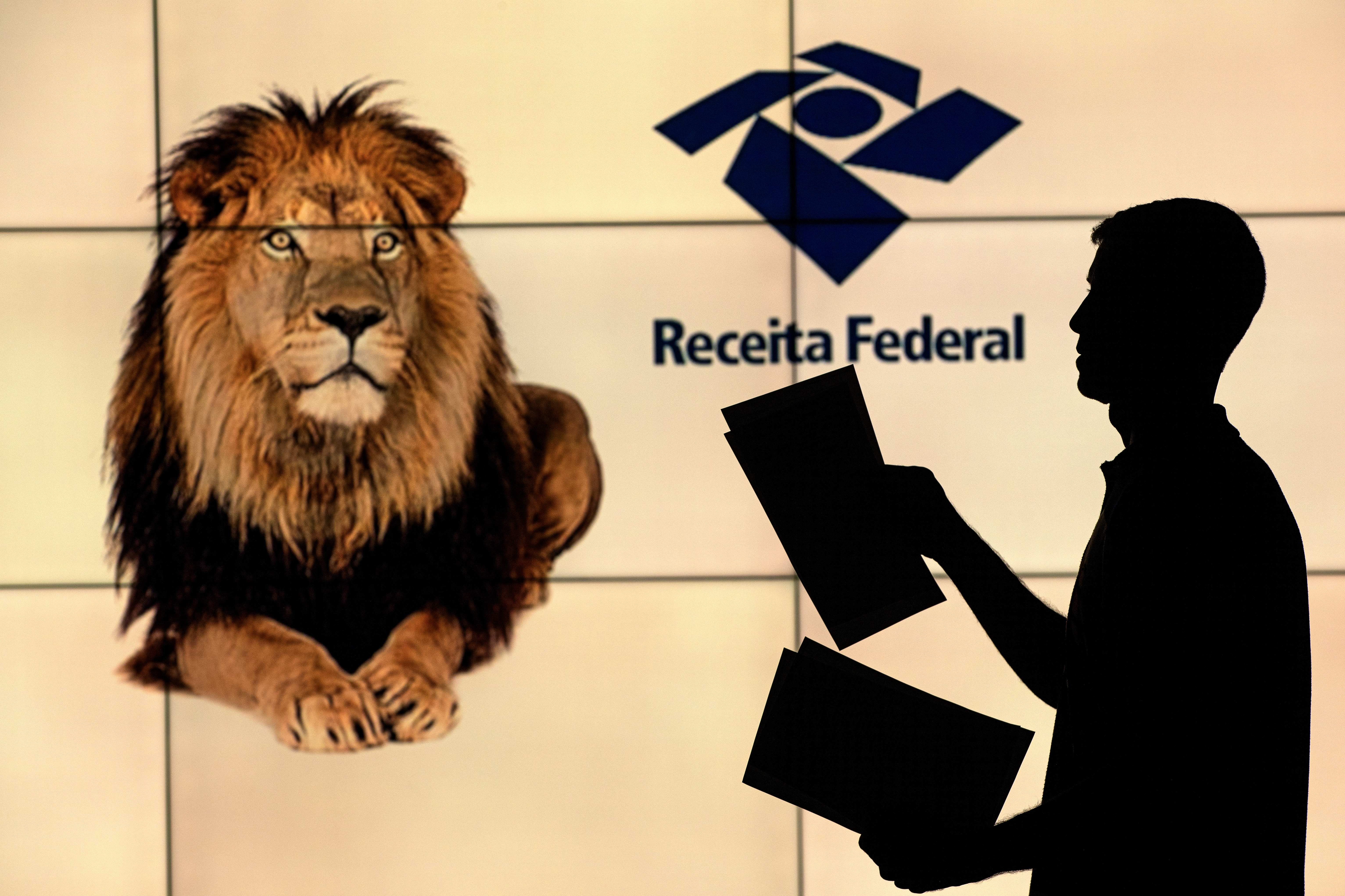 Arrecadação federal tem recorde em setembro: R$ 239,4 bi