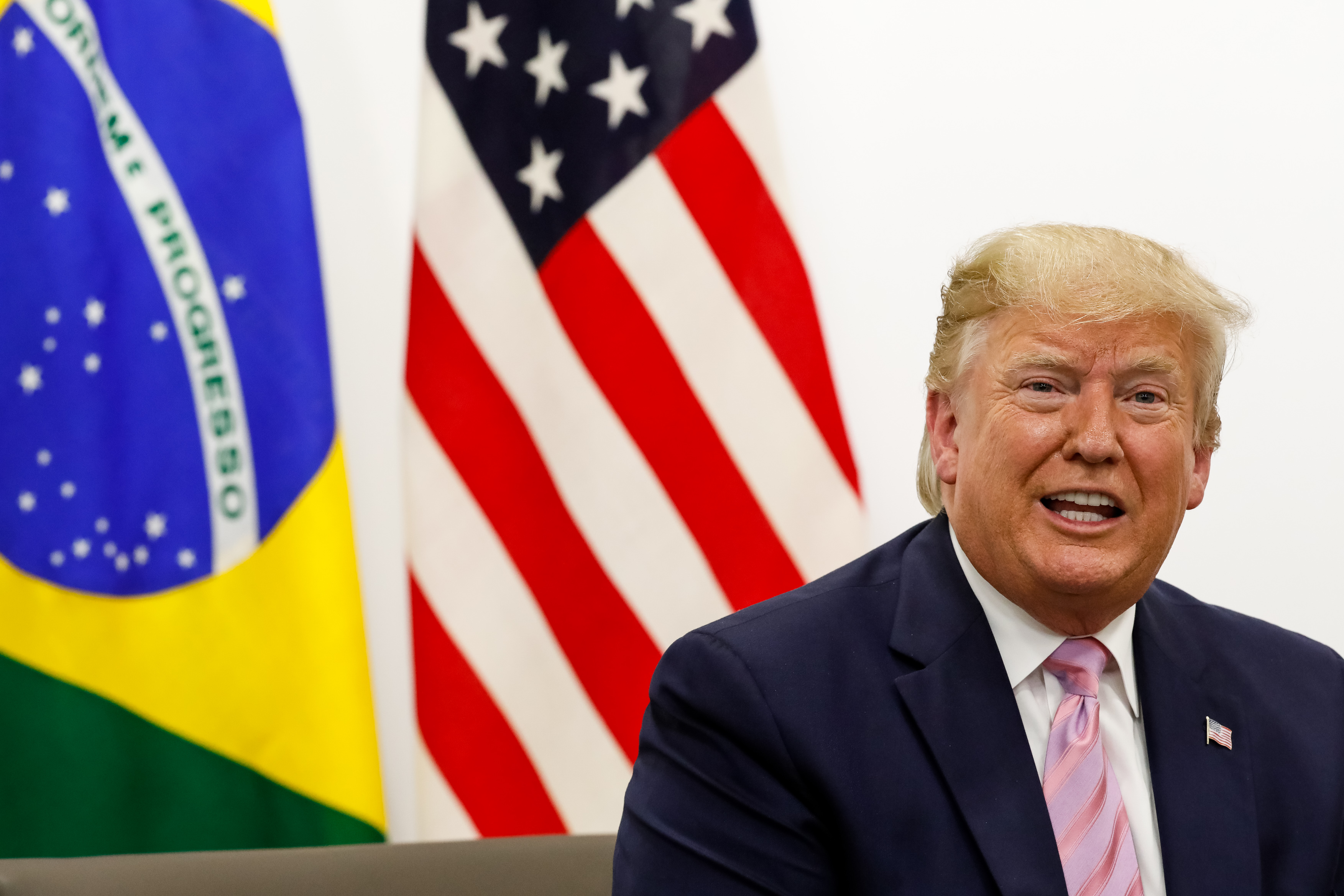 Donald Trump diz que monitora 2º turno no Brasil