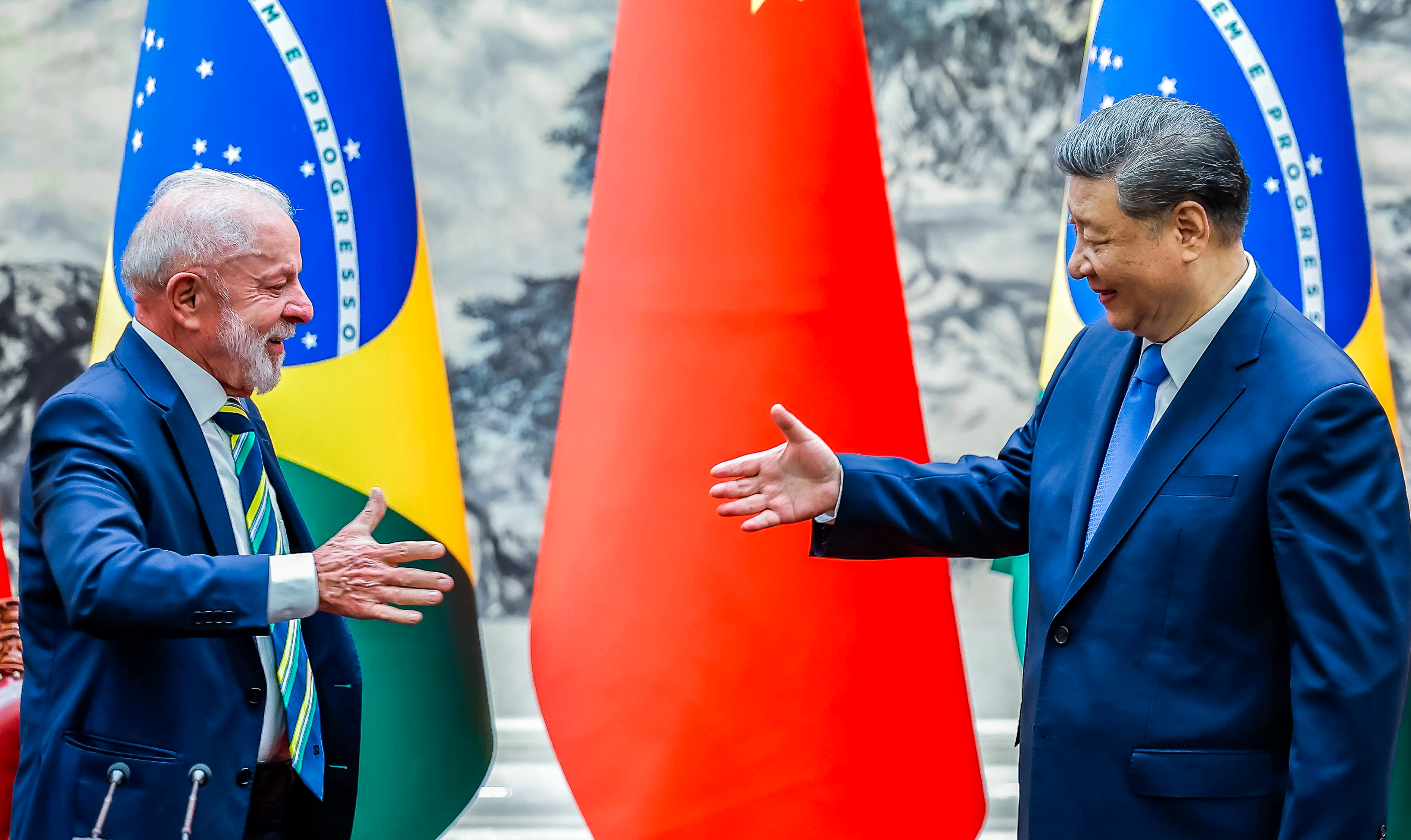 Xi Jinping parabeniza Lula pela reeleição e busca ampliar parceria