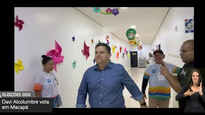 Presidente do Congresso Davi Alcolumbre chegou ao local de votação em Macapá