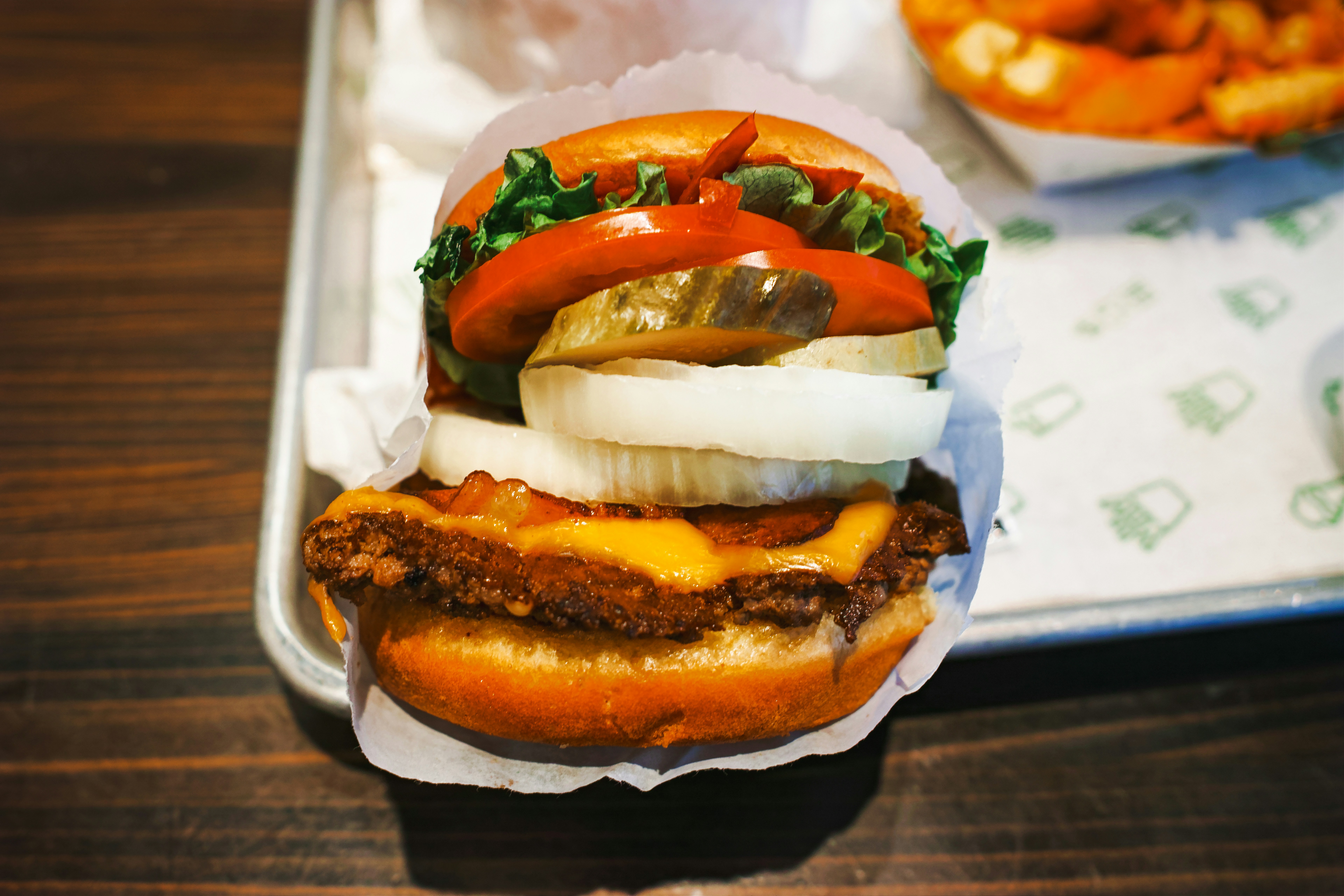 Shake Shack vai abrir no Brasil em 2027, com 1ª loja em SP