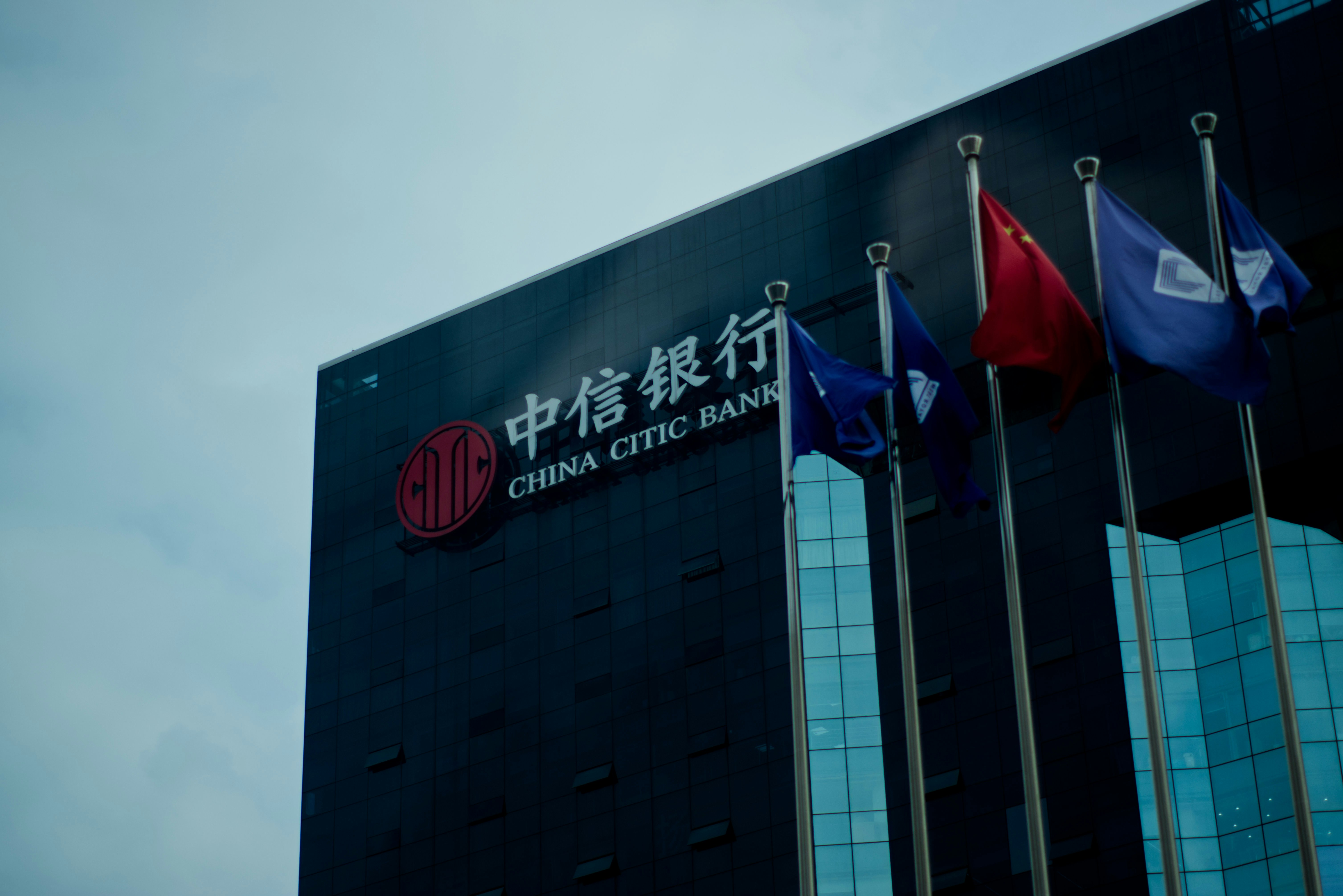 China fecha 670 bancos para consolidar o setor, diz Fitch