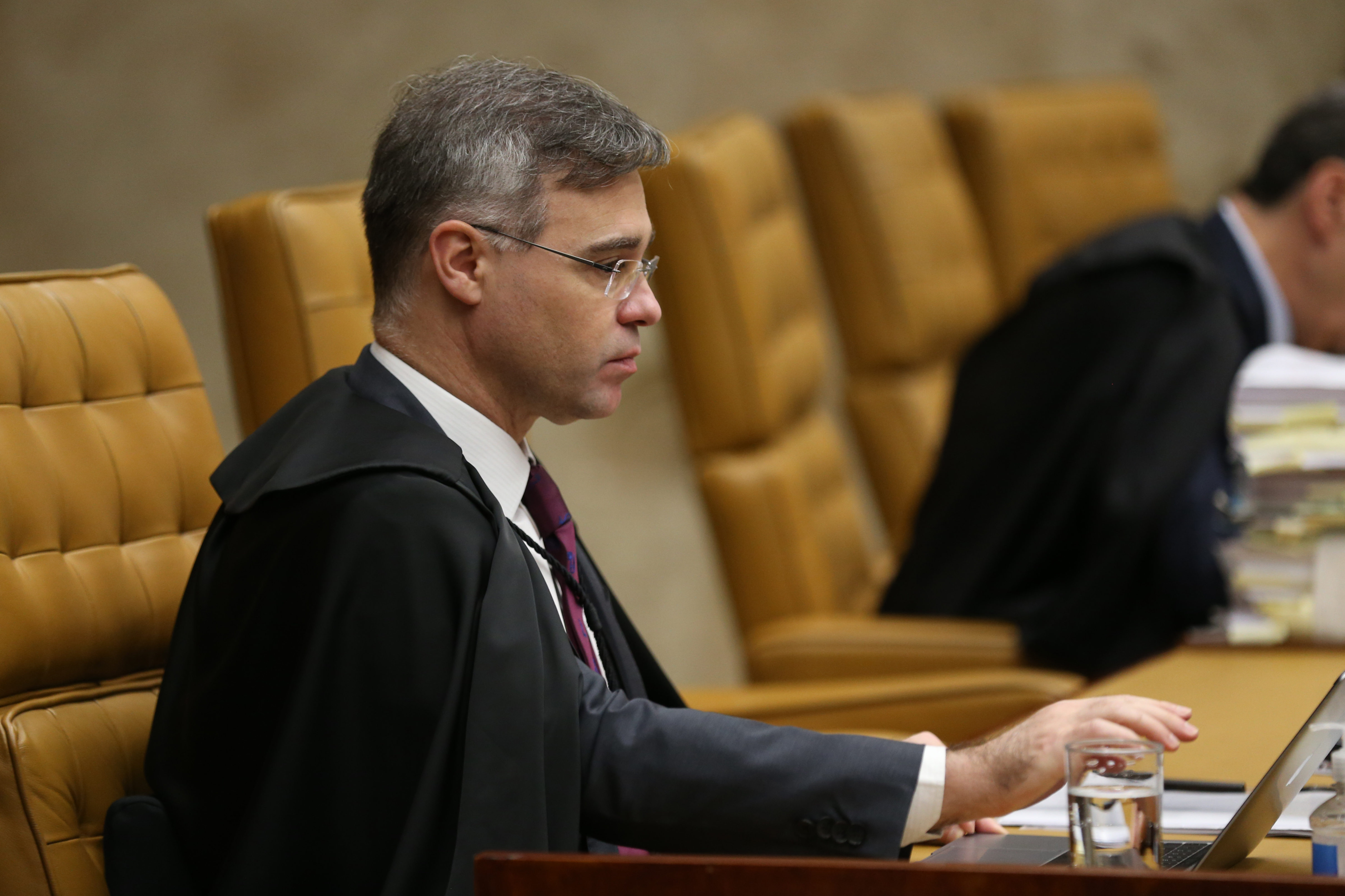 TSE suspende propaganda de Lula sobre Flávio e a 6x1