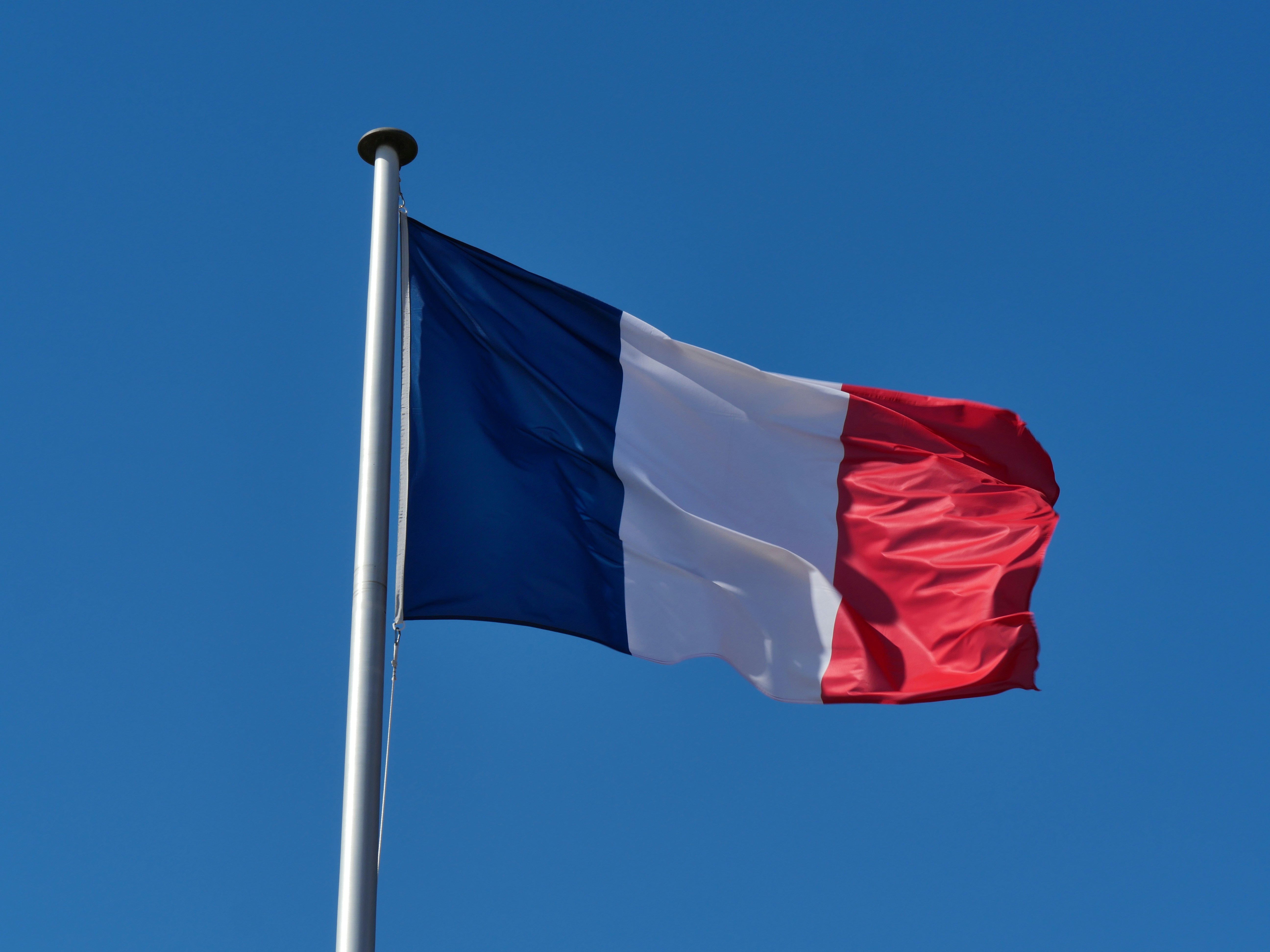 Protestos na França levam 500 mil às ruas e têm 100 presos
