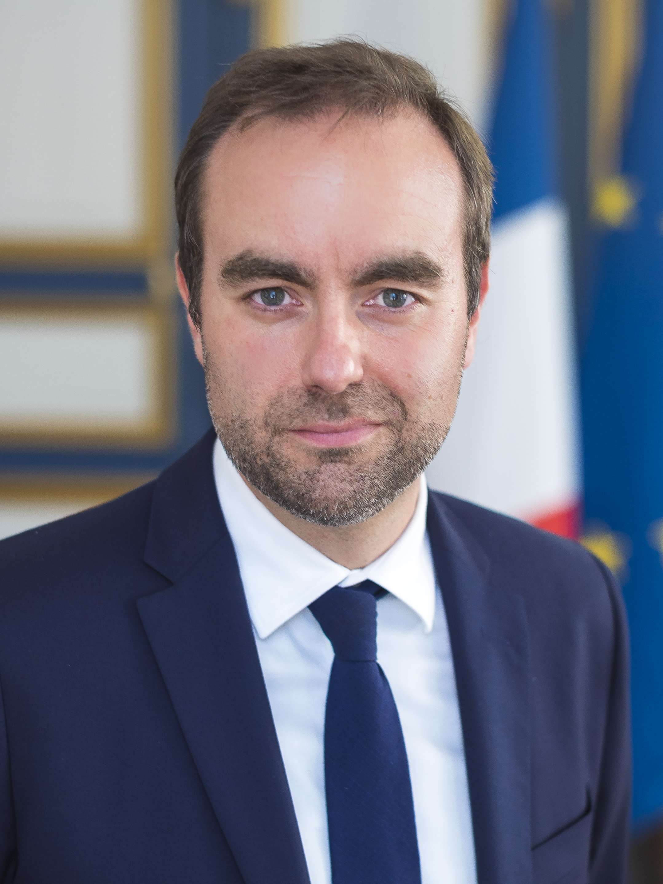 Premiê da França acusa extrema-esquerda de insurreição