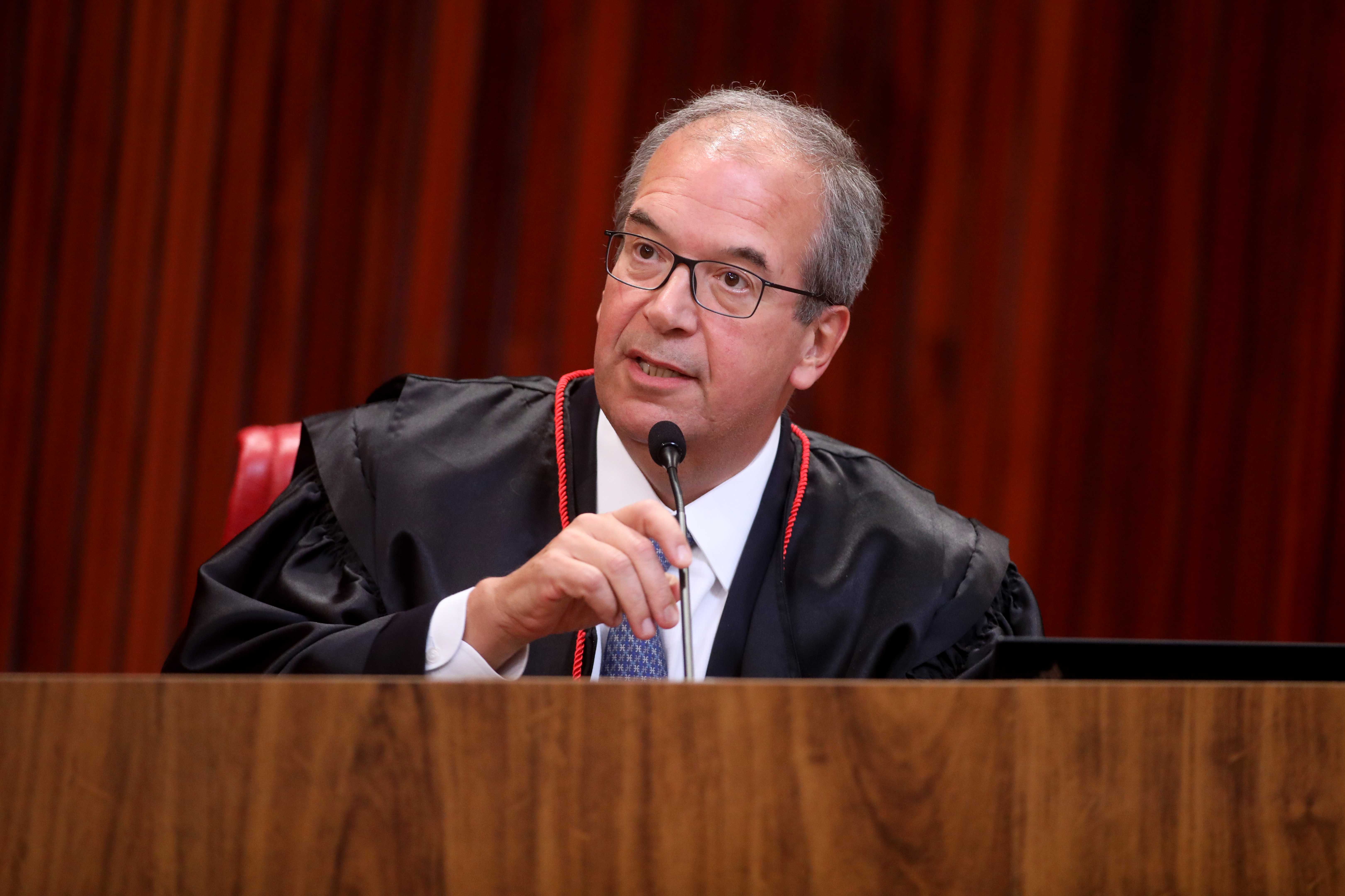 TSE dá 24 horas para Meta e X explicarem algoritmo