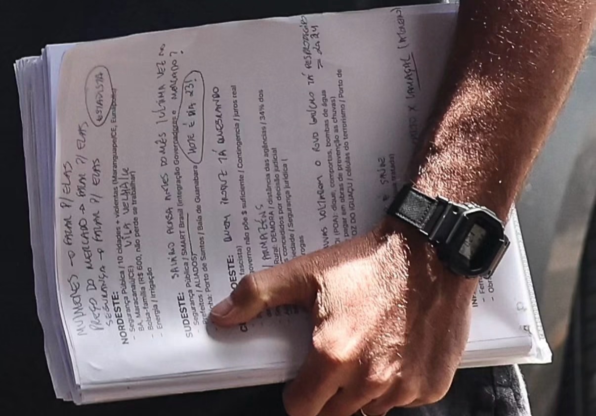 Veja imagens das anotações do Flávio para o debate.